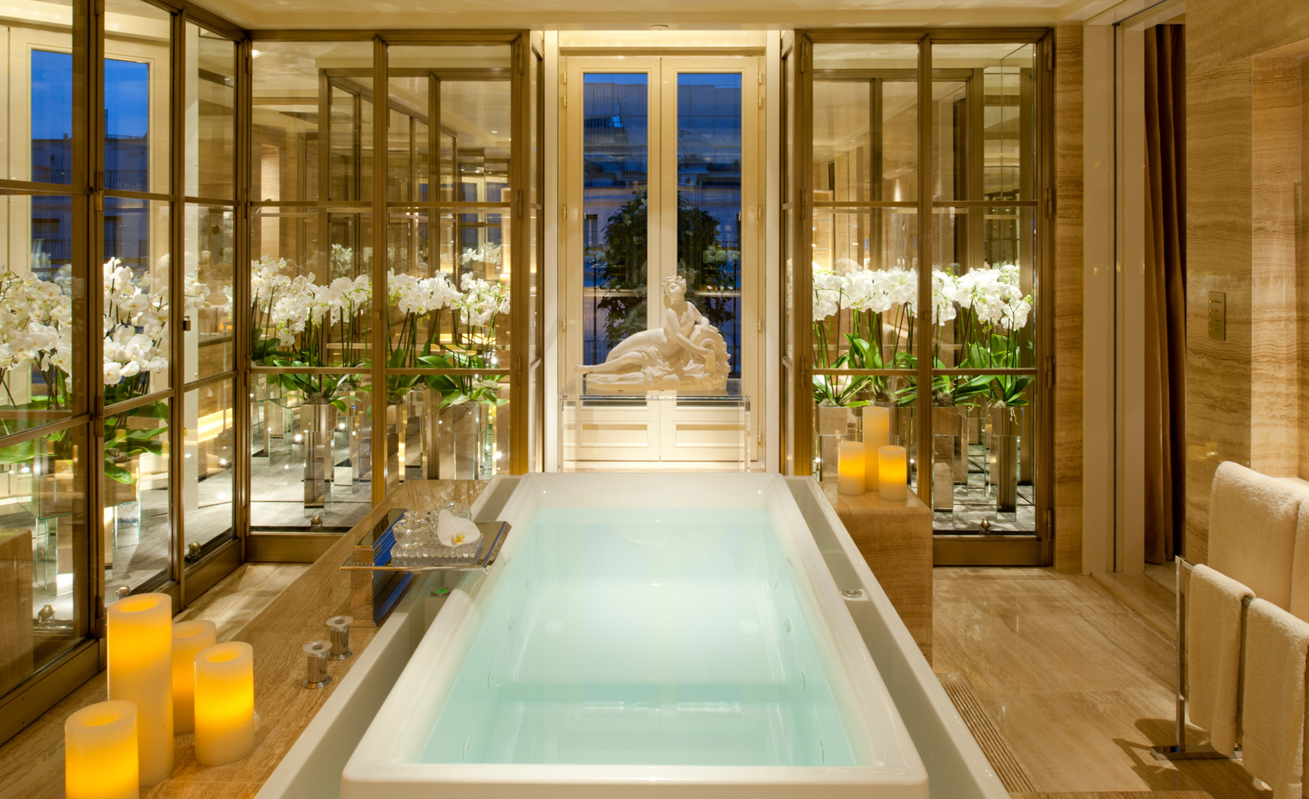 Four Seasons Hotel, George V. Paris