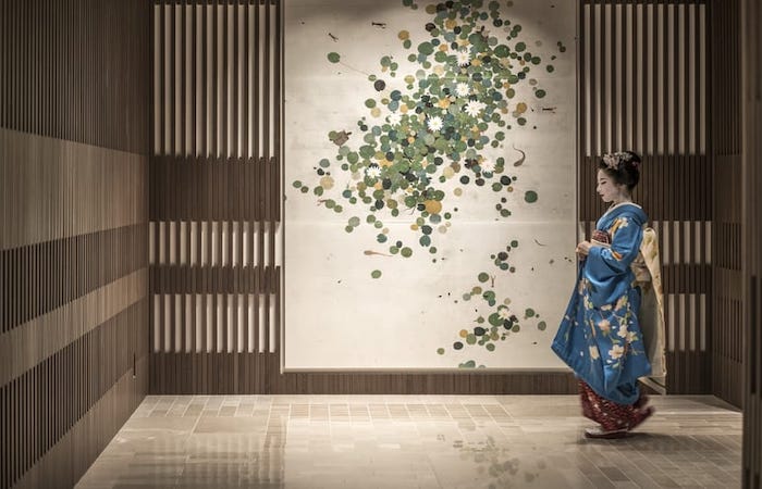 Maiko Performance in the Lobby