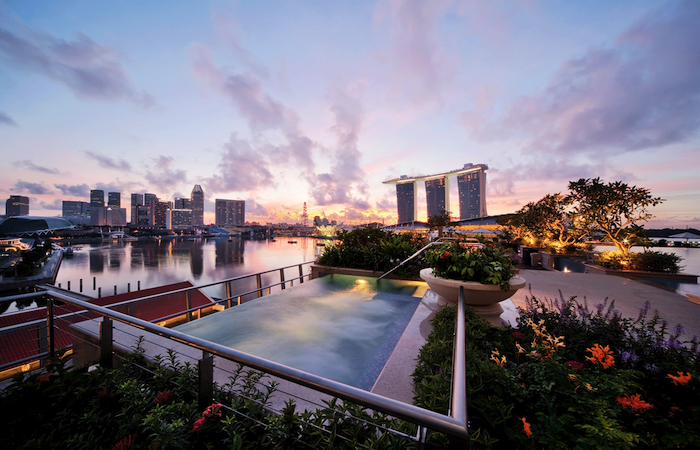 Rooftop Pool & Jacuzzi 