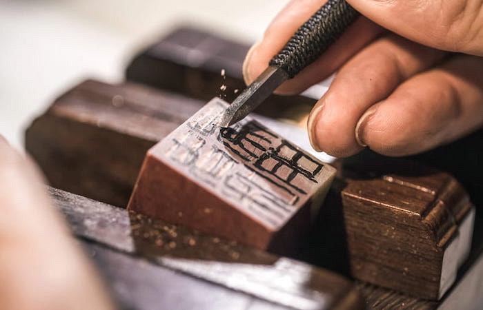 The art of seal engraving